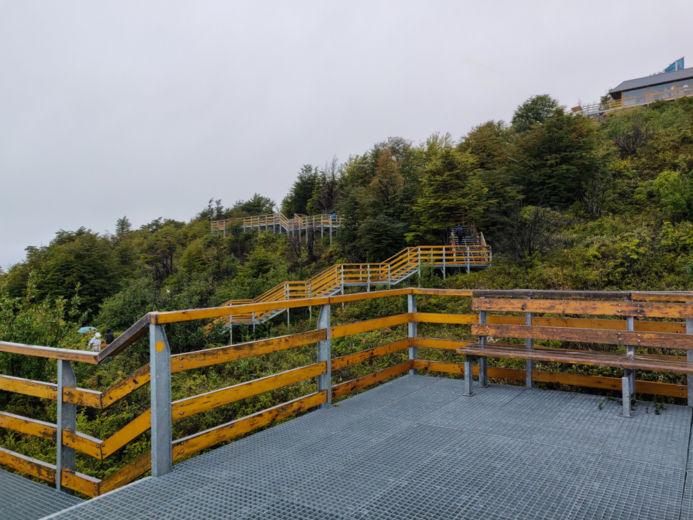 Sightseeing walkways at platforms at the glacier