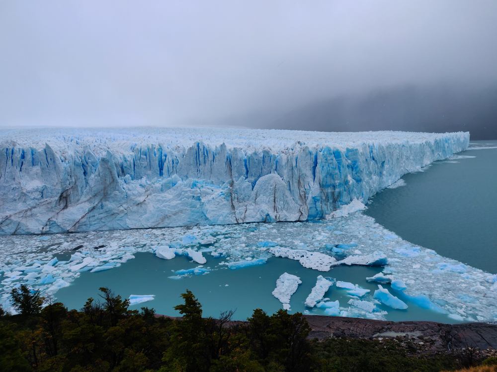 Glacier pieces in the water