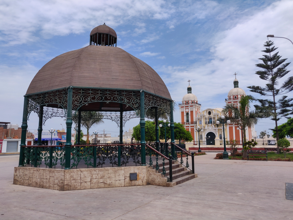 Chilca's Plaza de Armas with its gazebo and the cathedral