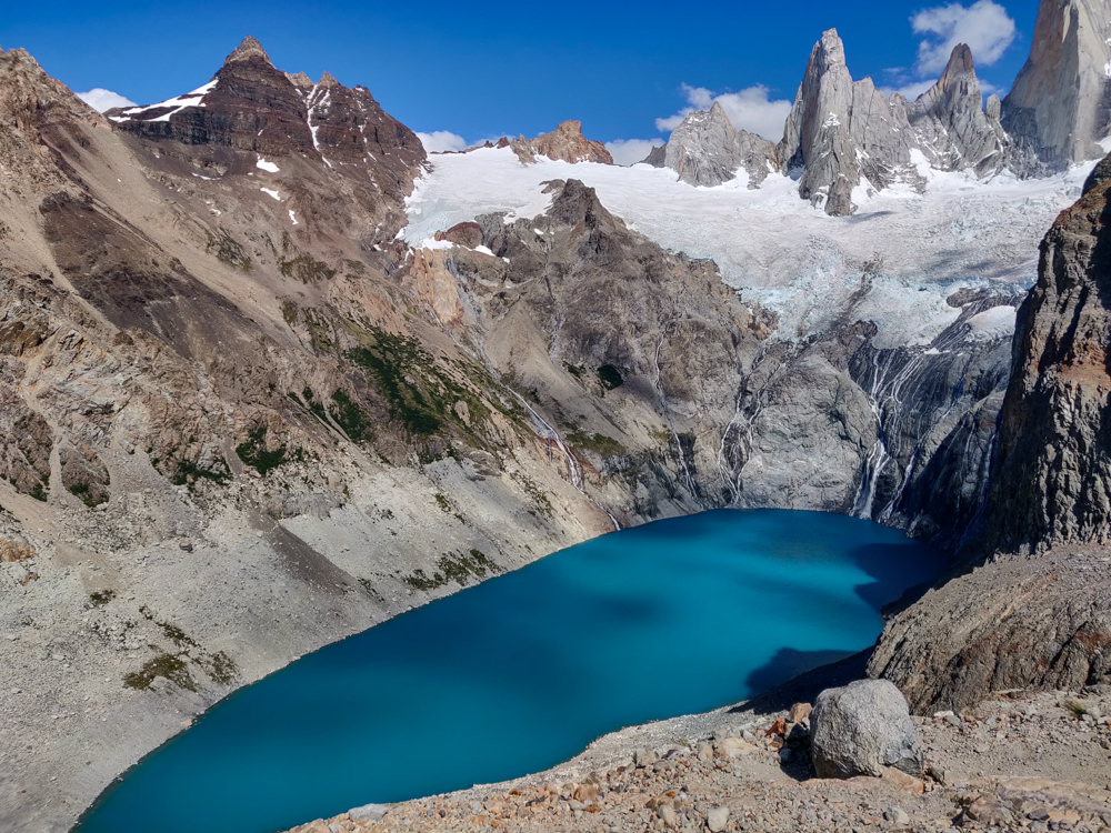 The blue waters of Laguna Sucia