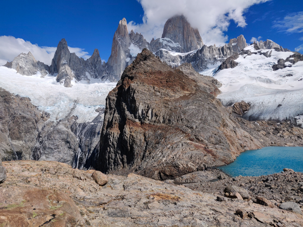 Laguna de los Tres and the drop-off to Laguna Sucia