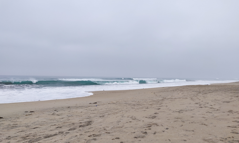 Wave coming into the beack