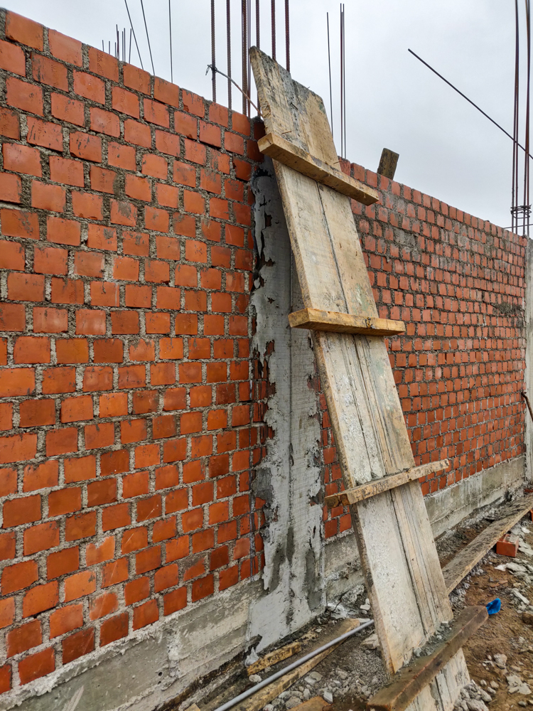 Brick wall with a column in the middle