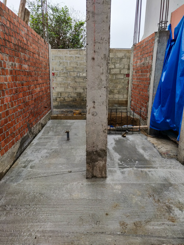 Concrete floor in the future staircase